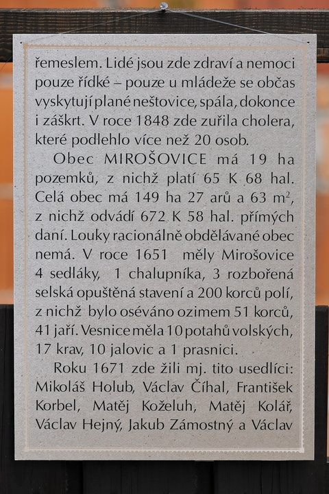 725 let od první zmínky o obci Mirošovice